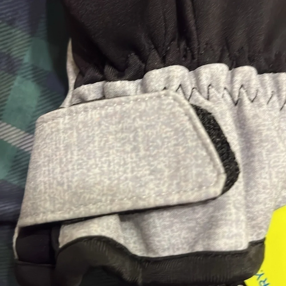 NWT woman’s Free Country softshell gloves